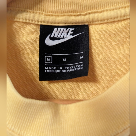 NWOT Nike Cropped Boxy Tee with Cinched Waist (Size M) - Picture 2 of 2